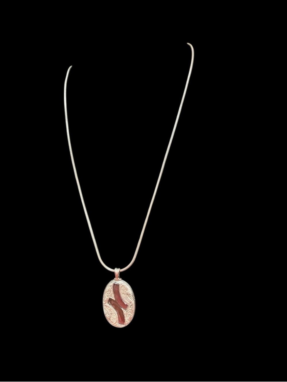 N101 Norwegian Silver Oval Pendant Necklace with Red-purple Gem Inlay